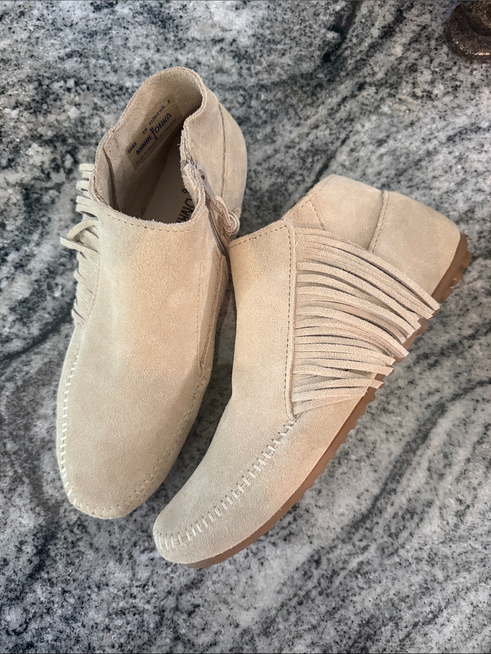 MINNETONKA NEW woman’s fringe suede tan ankle boots sz10